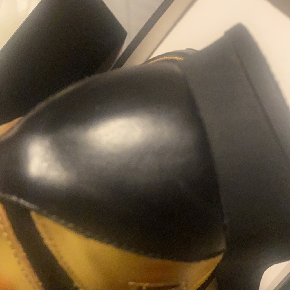 Versace - Picture 7 of 7